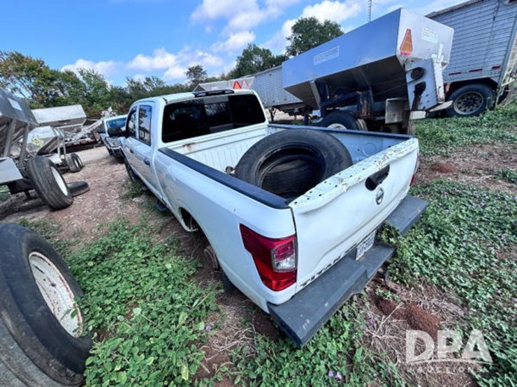 2018-nissan-titan-image-8