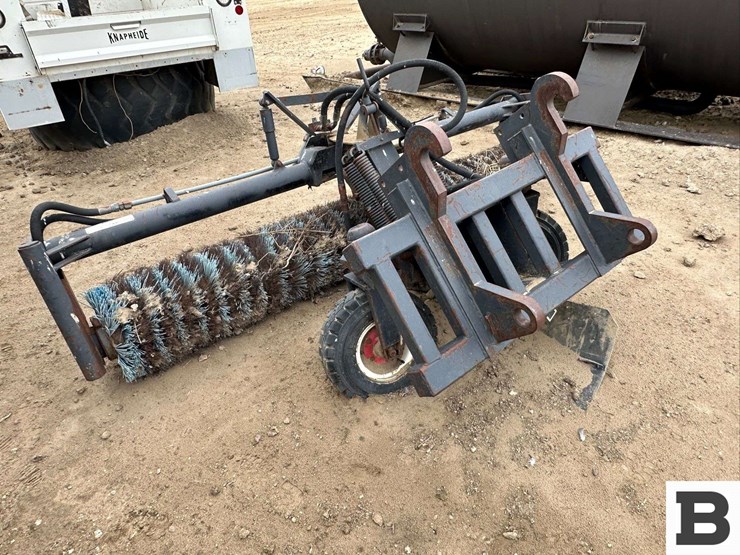 1997-holms-industrial-hydraulic-broom-image-4