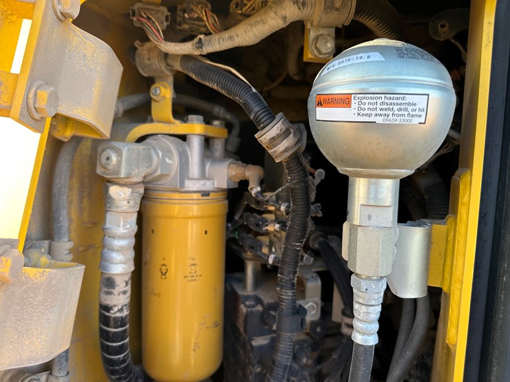 #32837-•-komatsu-39px-crawler-dozer-km10d130kka096648-image-42