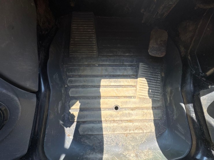 2024-caterpillar-242d3-image-30