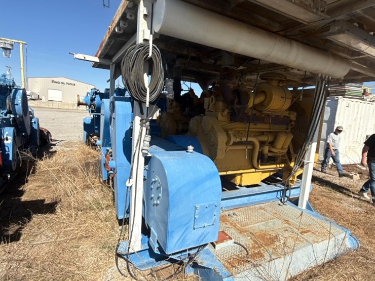 caterpillar-d353-image-10