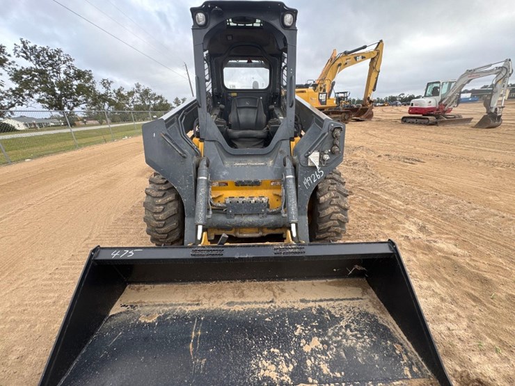 2022-deere-330g-image-3