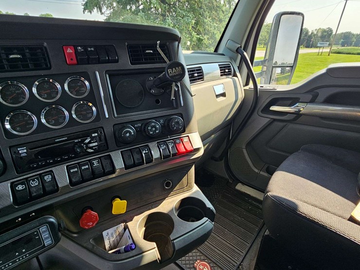 2019-kenworth-t880-image-23
