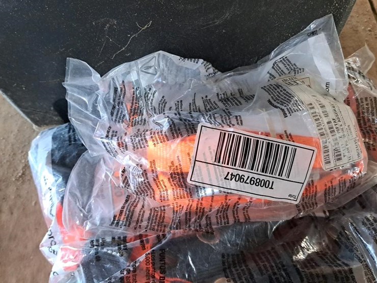 #109-•-safety-harnesses-&-ratchet-strap-image-3