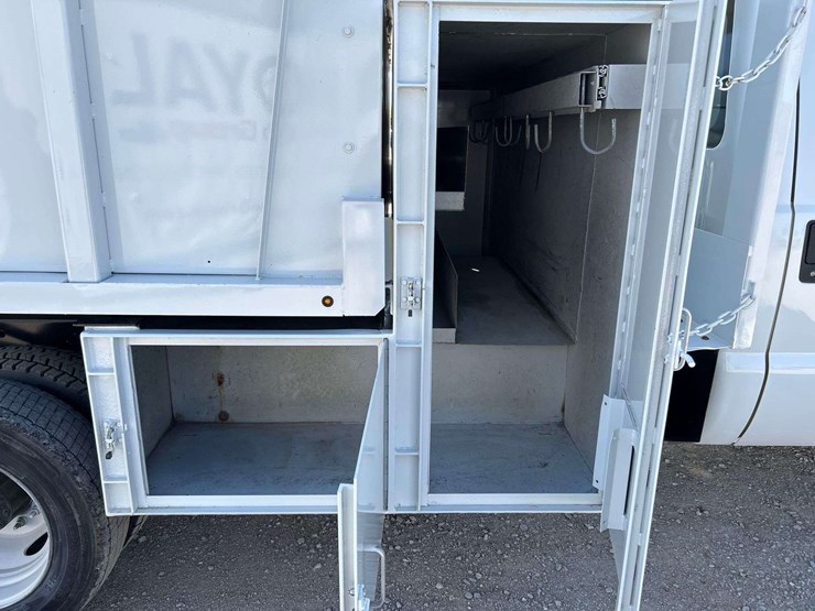 2012-ford-f550-image-23