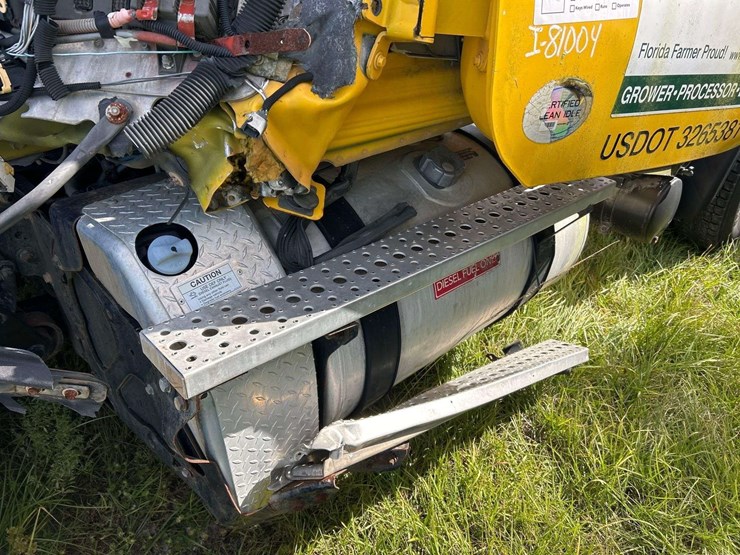 2013-freightliner-cascadia-125-image-10