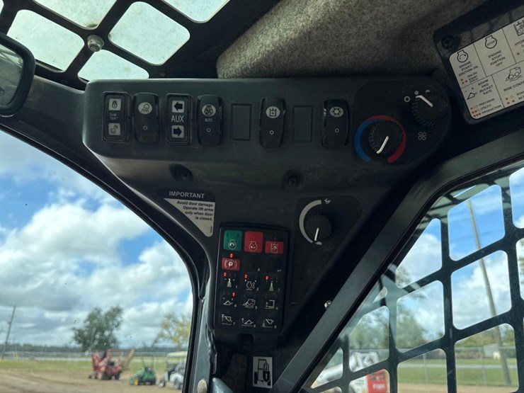 2017-deere-333g-image-29