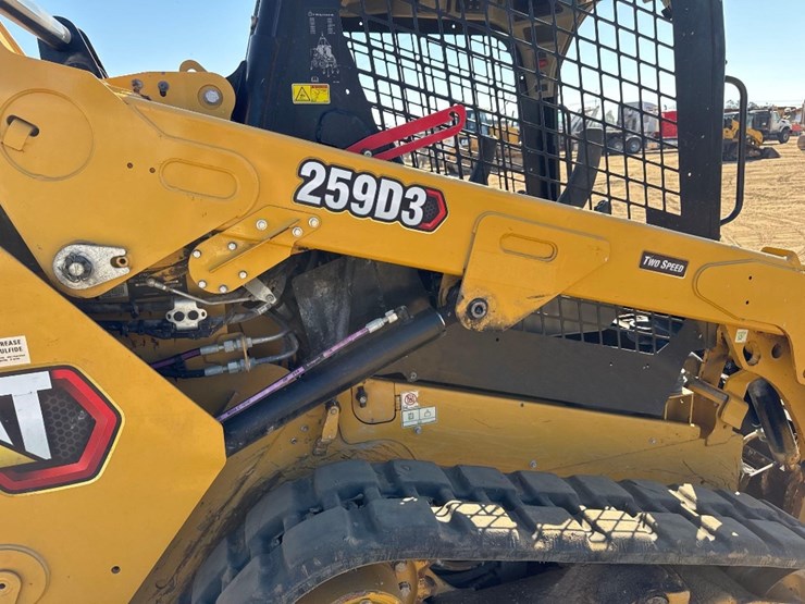 2023-caterpillar-259d3-image-18