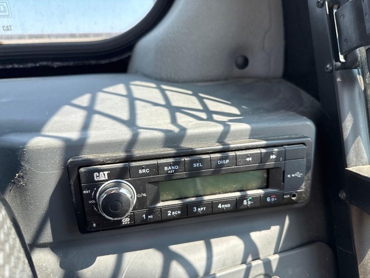 2023-caterpillar-259d3-image-36