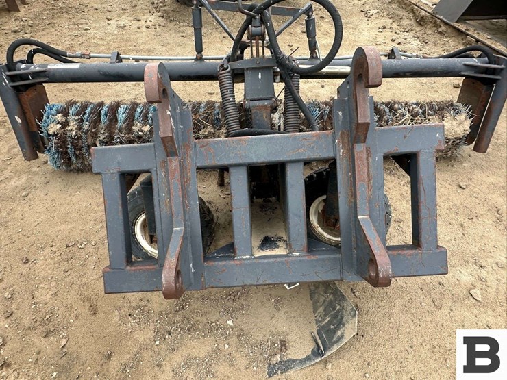 1997-holms-industrial-hydraulic-broom-image-6