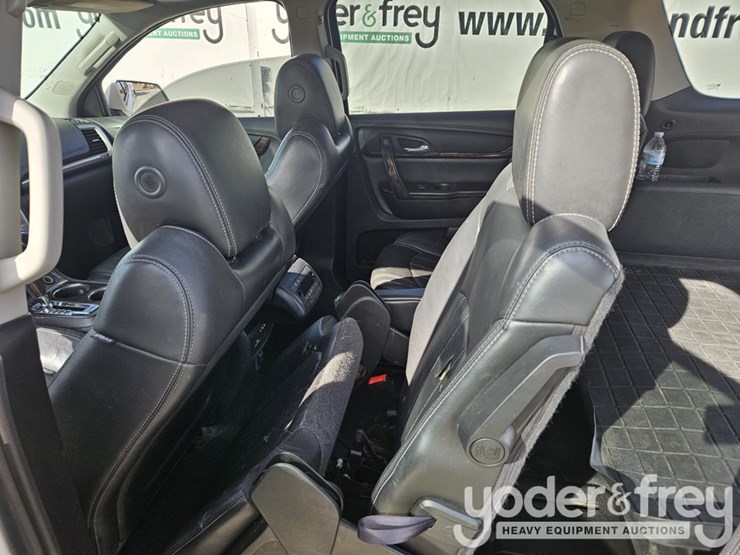 2014-gmc-acadia-image-18