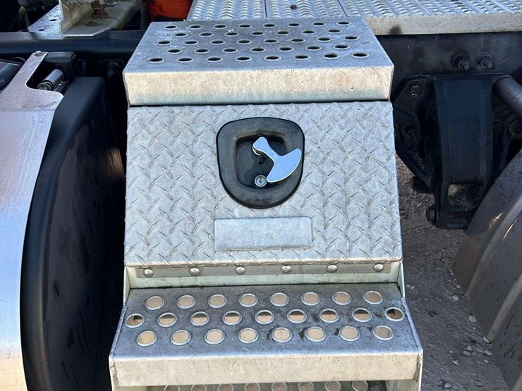 2016-peterbilt-579-image-31