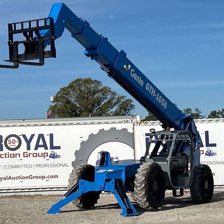 2013 GENIE GTH1056
