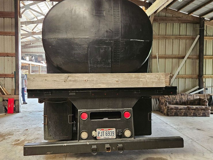 2005-kenworth-t300-image-12