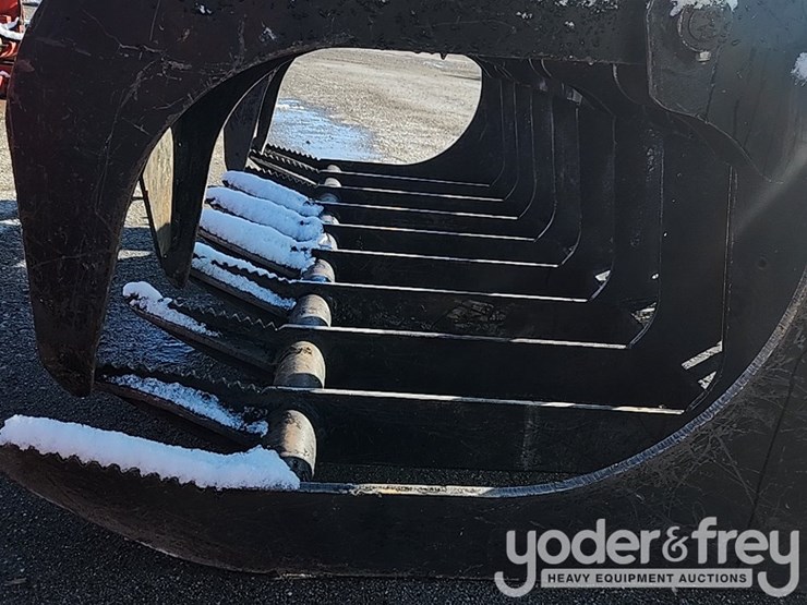 grapple-to-suit-skidsteer-image-5