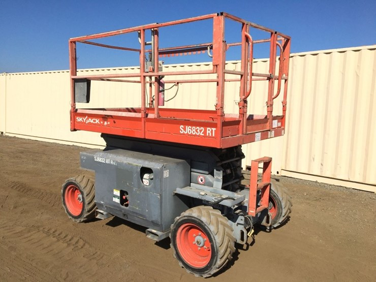 2015-skyjack-sj6832rt-image-1