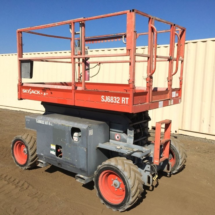 2015 SKYJACK SJ6832RT