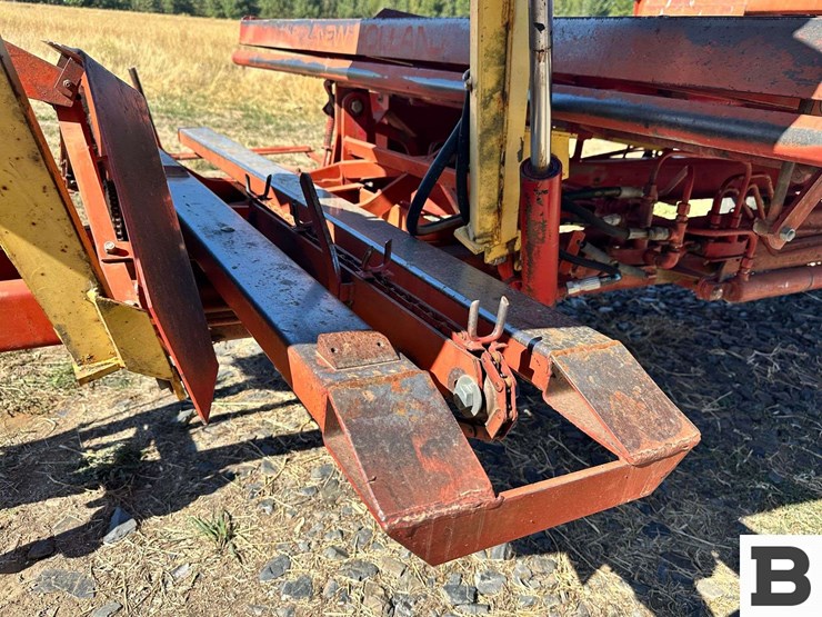 new-holland-1032-image-17