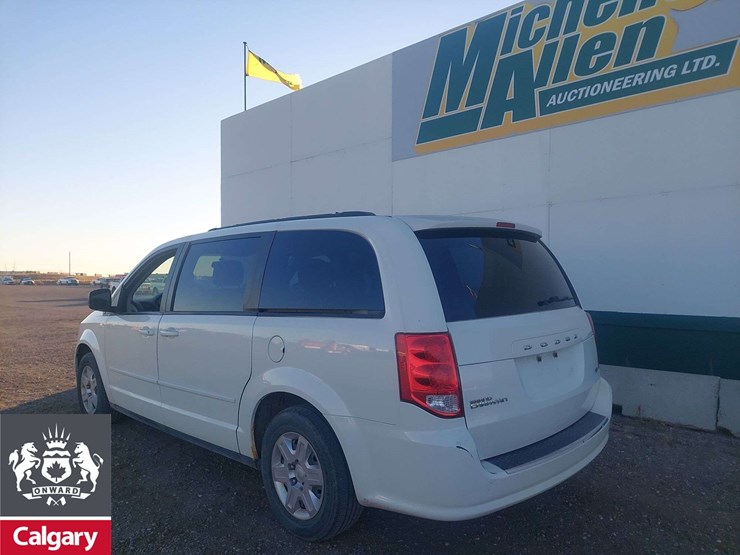 2012-dodge-grand-caravan-image-3