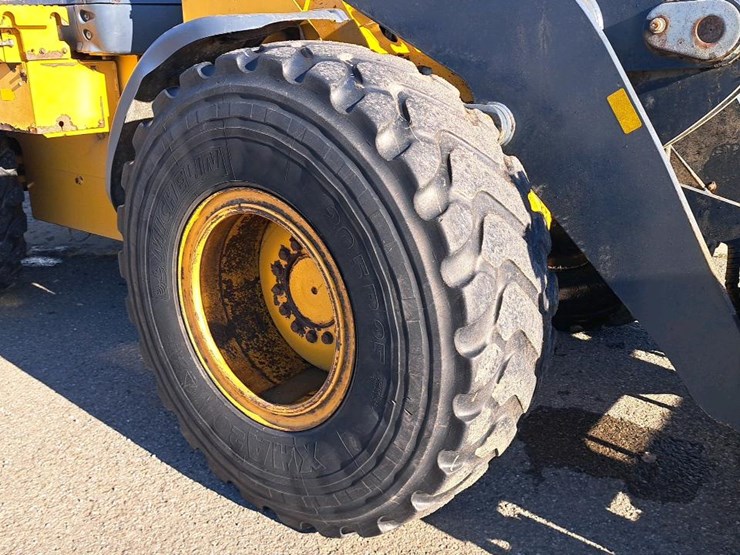 2018-deere-544k-image-41