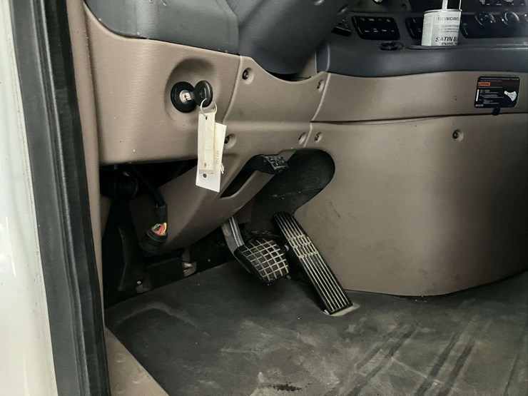 2013-freightliner-cascadia-image-106