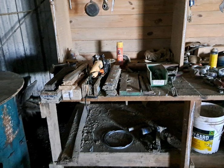 #317-•-chipper-knives-and-tools-image-1