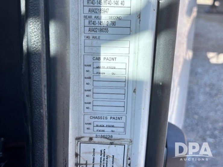 2003-volvo-10-image-113