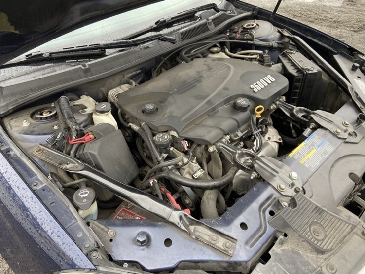 2010-chevrolet-impala-sedan-image-35