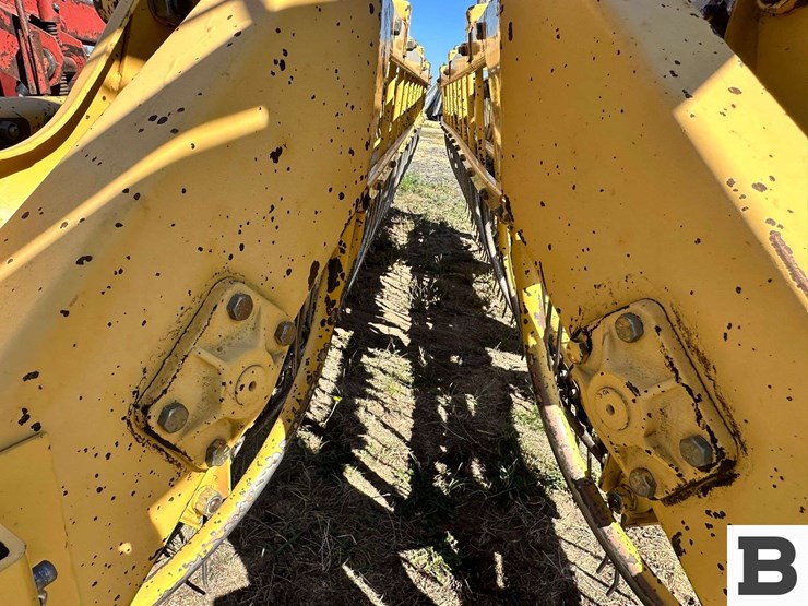 new-holland-216-image-37