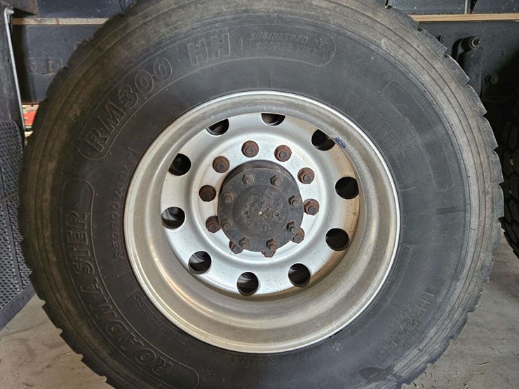 2005-kenworth-t300-image-16