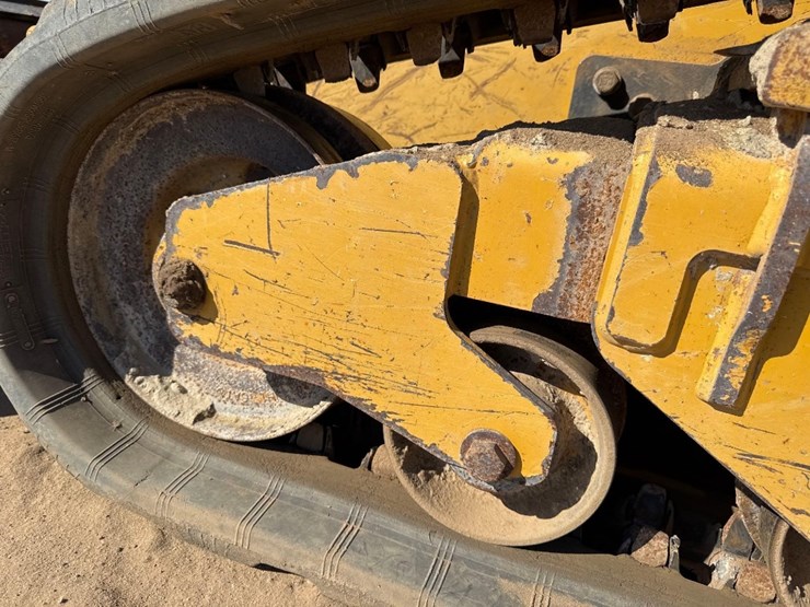 2023-caterpillar-259d3-image-10