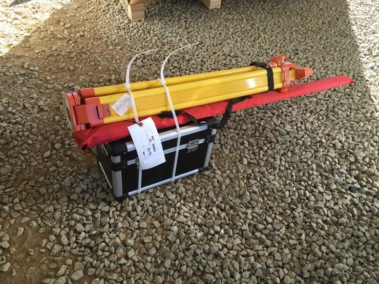 unused-survey-equipment-w/grade-rod-&-tripod.-image-2