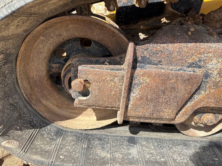 2017-deere-333g-image-11