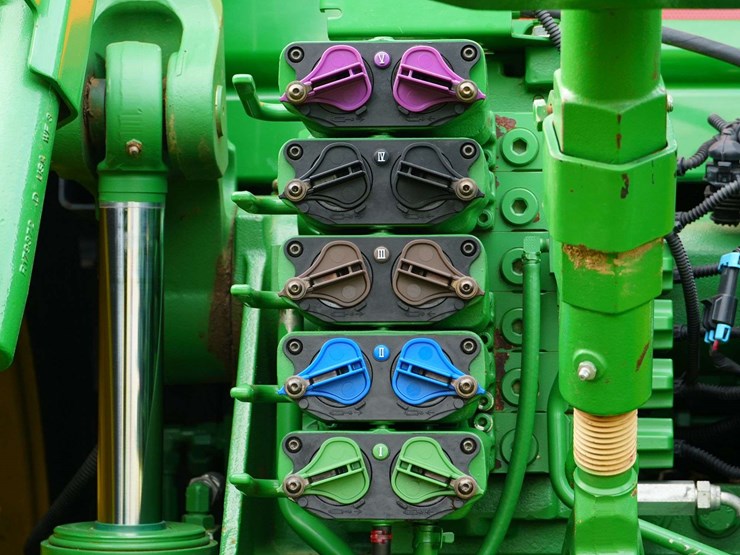 2012-john-deere-8235r-image-26