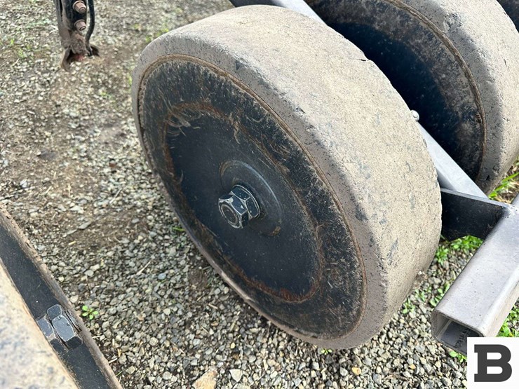 john-deere-1830-image-16