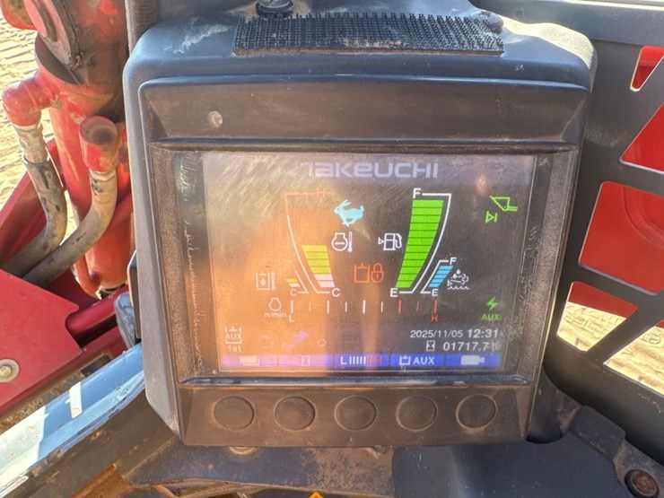 2019-takeuchi-tl12v2-image-27