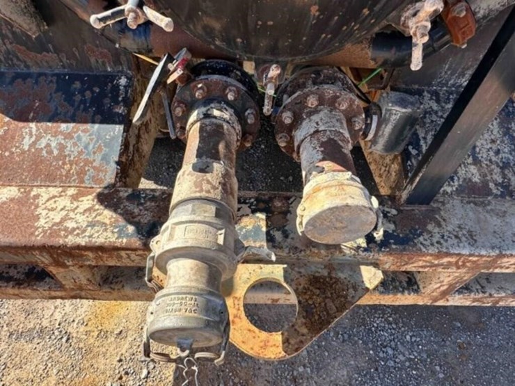 1996-freightliner-bobtail-water-truck-image-26