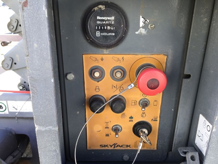 2015-skyjack-sj6832rt-image-6