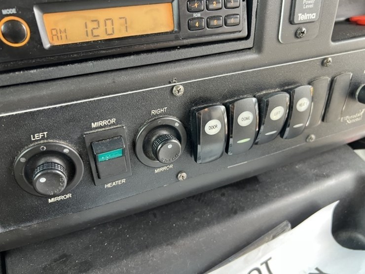 2016-chevrolet-express-paratransit-bus-image-29