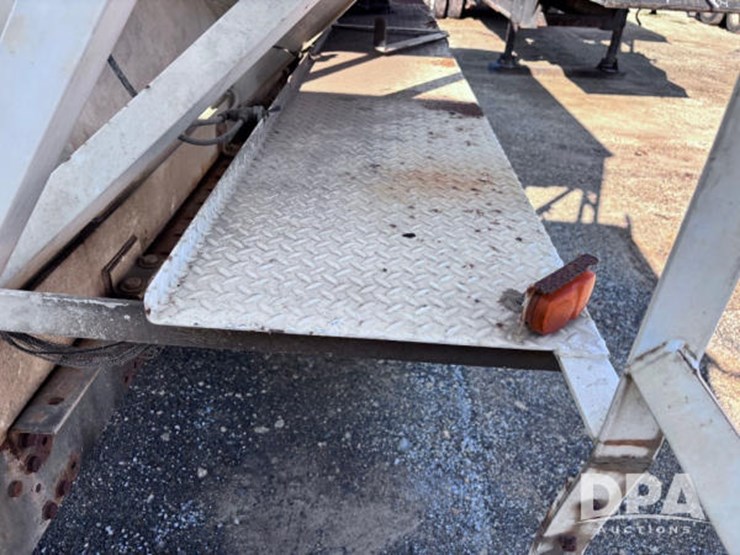 2003-volvo-10-image-31