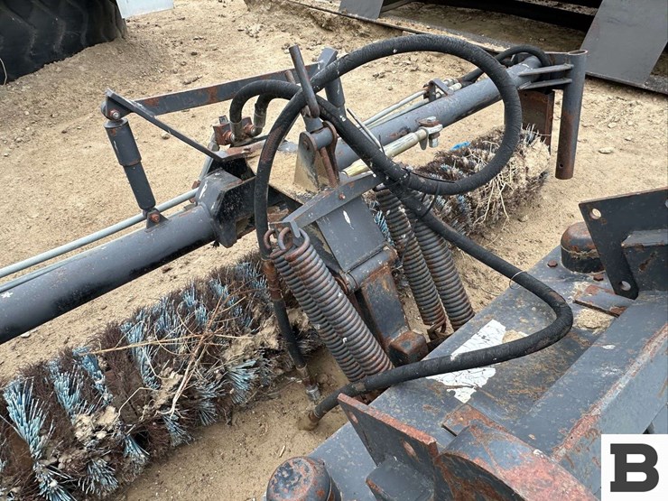 1997-holms-industrial-hydraulic-broom-image-7