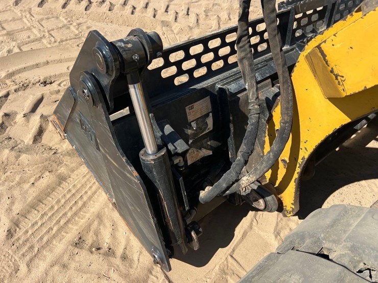 2016-caterpillar-259d-image-12