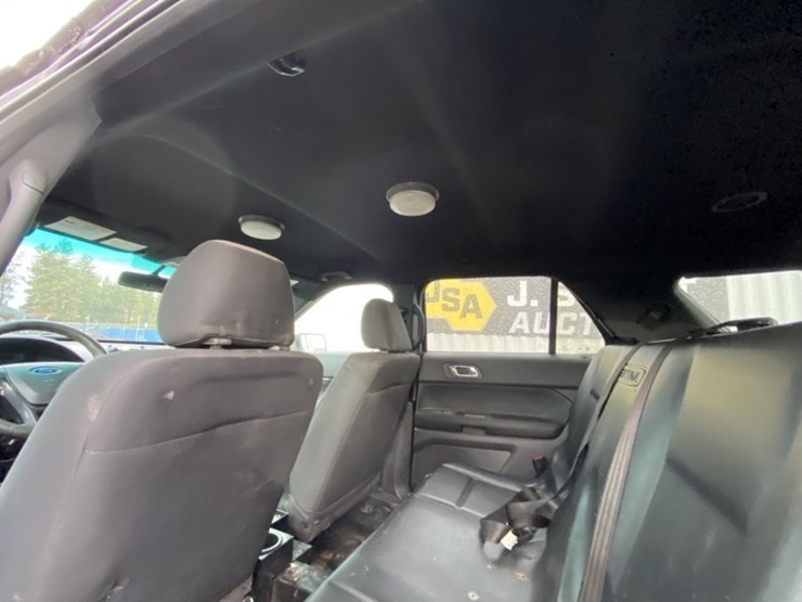 2017-ford-explorer-image-26