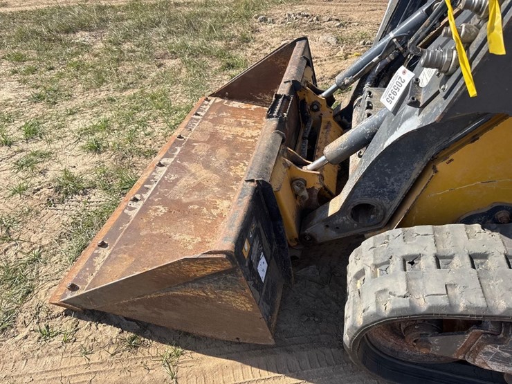 2021-deere-325g-image-21