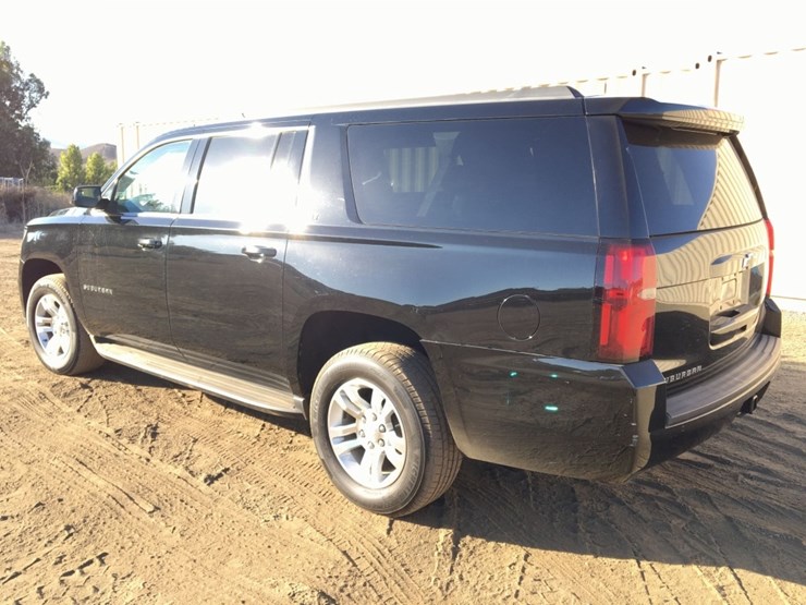 2019-chevrolet-suburban-image-4