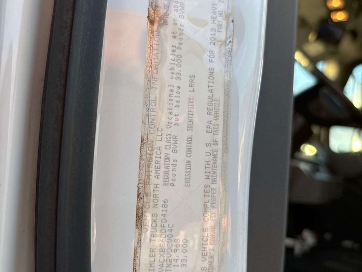 2013-freightliner-m2-106-image-8