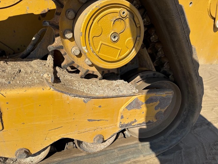 2023-caterpillar-259d3-image-10