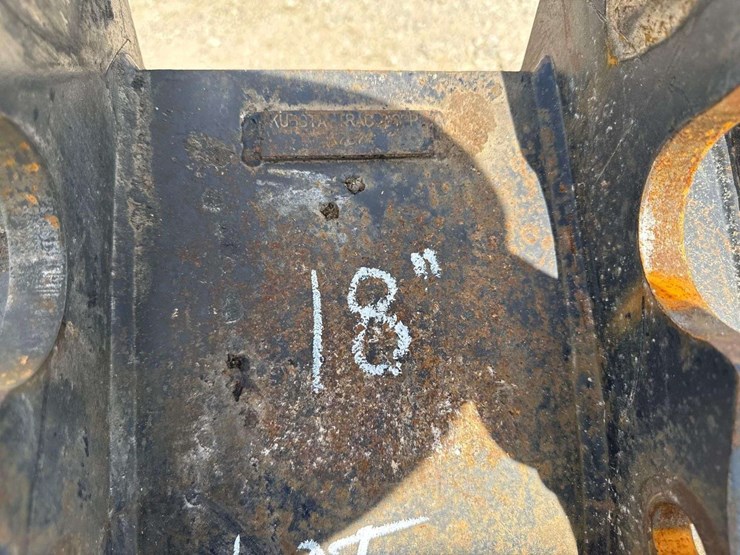 kubota-k7874-18in-digging-tooth-bucket-excavator-attachment-image-5