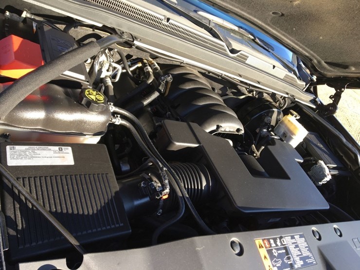 2019-chevrolet-suburban-image-11