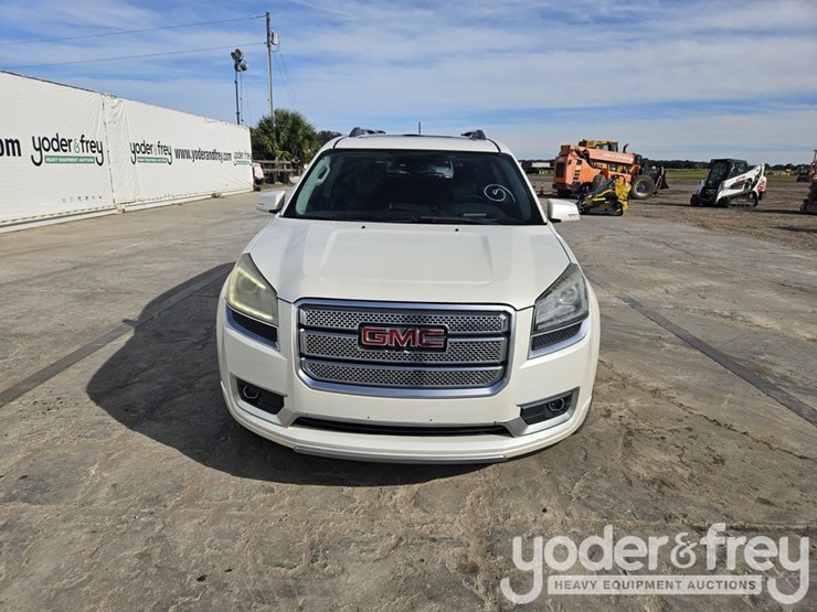 2014-gmc-acadia-image-10